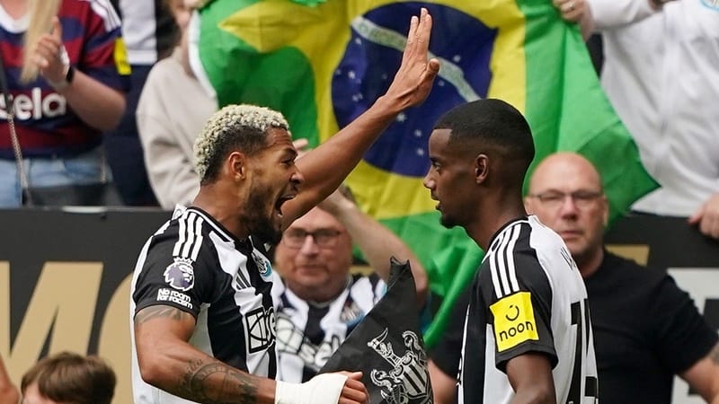 Newcastle khởi đầu thuận lợi.