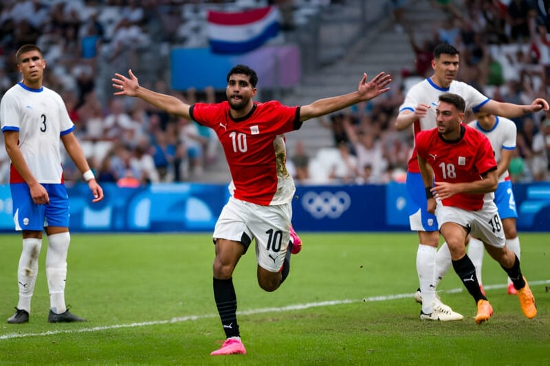 Adel gỡ hòa cho Olympic Ai Cập (Ảnh: Getty).