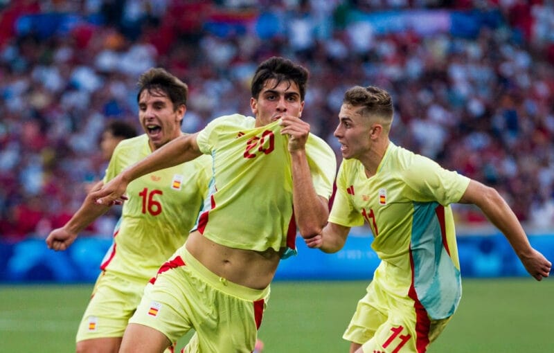 Olympic Tây Ban Nha thi đấu thăng hoa.