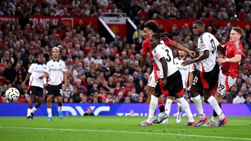 Joshua Zirkzee ghi bàn ngay trong trận ra mắt Man United