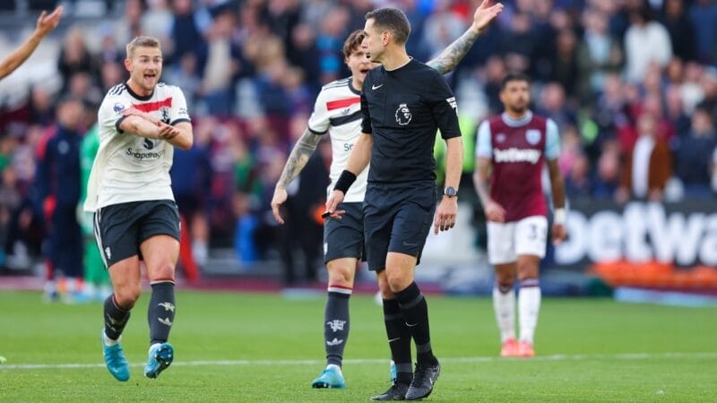 Man United bất bình trước quyết định thổi phạt đền của trọng tài