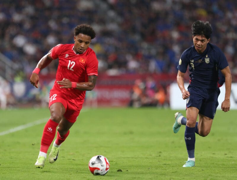 ĐT Việt Nam nhận cơn mưa tiền thưởng, Xuân Son được trao huân chương