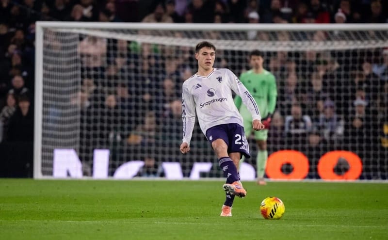 Manuel Ugarte mang đến lời nguyền cho Man United