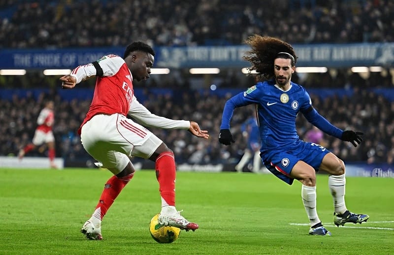 Saka thường có xu hướng ngoặt bóng lại